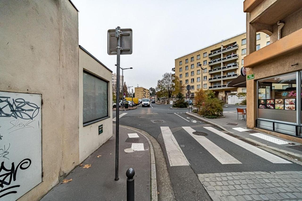 Sleep And Go - Cozy 9 People - Oullins Apartment Bagian luar foto